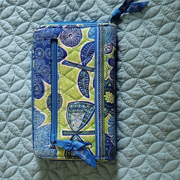 NWOT Vera Bradley Turn Lock Wallet Clutch Doodle Daisy Pattern - Picture 2 of 7